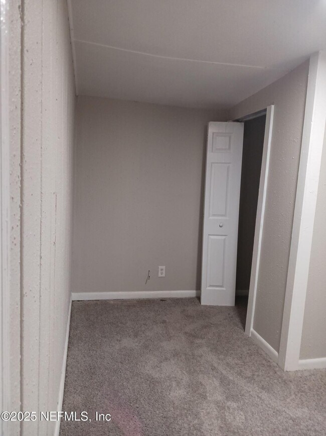 Building Photo - 110 E 15th St