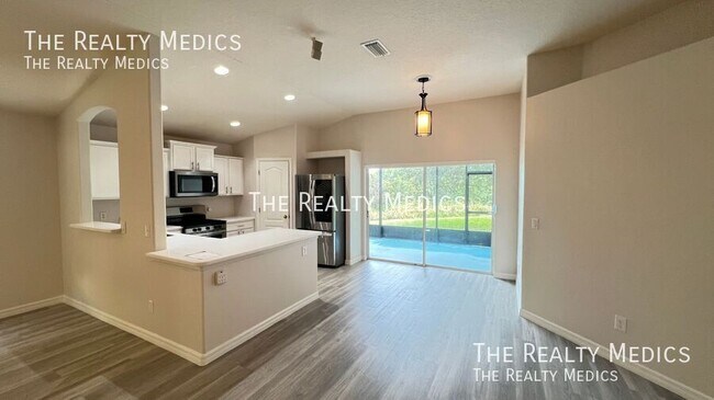Building Photo - 895 Villa Dr