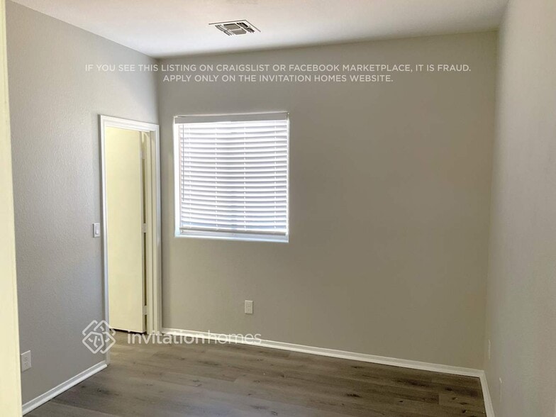 Building Photo - 10427 E Billings St