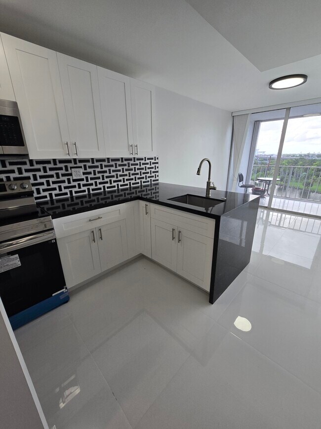 Building Photo - 1700 NW North River Dr