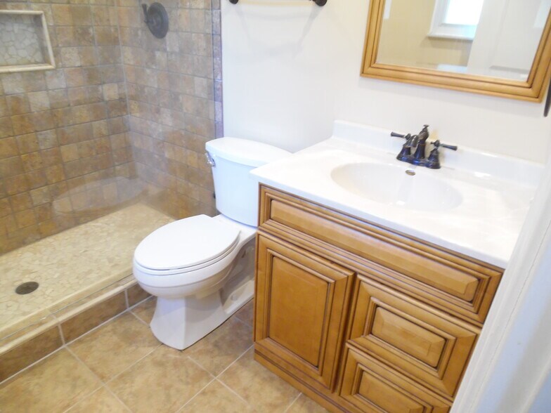 Building Photo - 8760 Ashbrook Dr