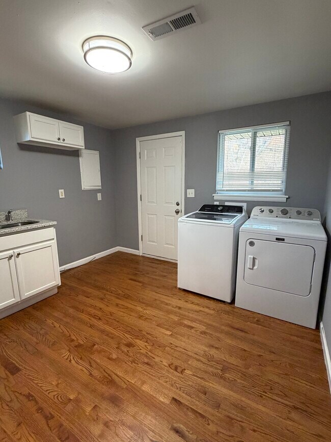 Building Photo - Clifton Place