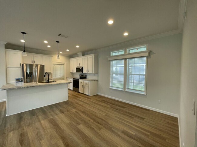Building Photo - 34616 Ballyhoo Dr
