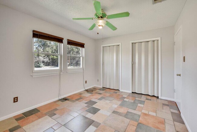 Building Photo - 16001 Awalt Dr