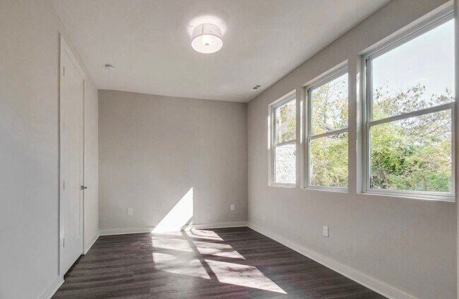 Building Photo - 227 Oceola Ave