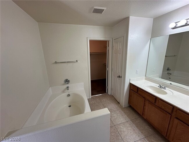 Building Photo - 10060 Bonterra Ave