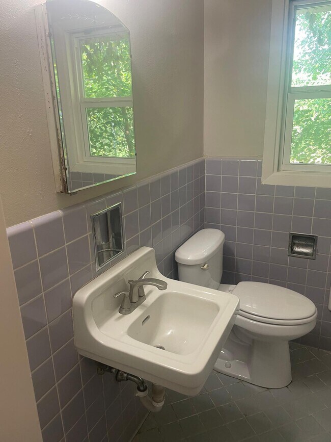 Building Photo - 3520 Lazy Ln