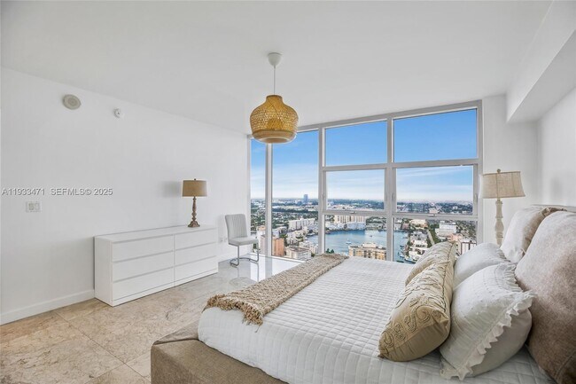 Building Photo - 1830 S Ocean Dr