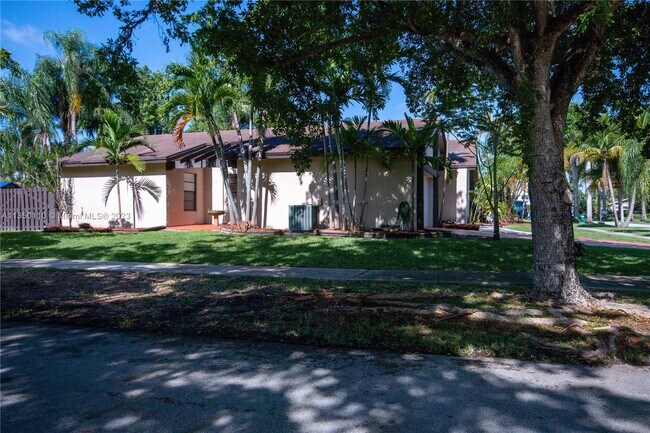 Building Photo - 12800 SW 104th Terrace