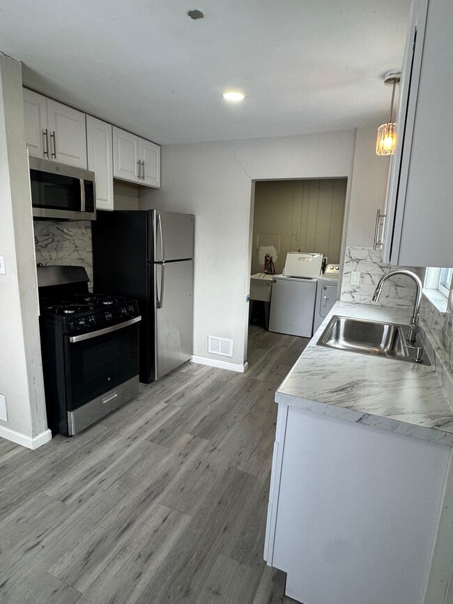 Building Photo - 5901 Roosevelt St