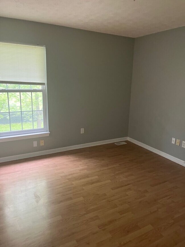 Building Photo - Spacious 4 Bed, 2.5 Bath Home in Woodgate