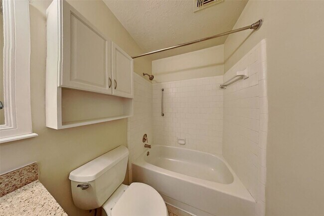 Building Photo - 20 Early Dawn Ct