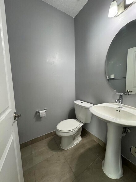 Building Photo - 2037 Oysterwood Ln