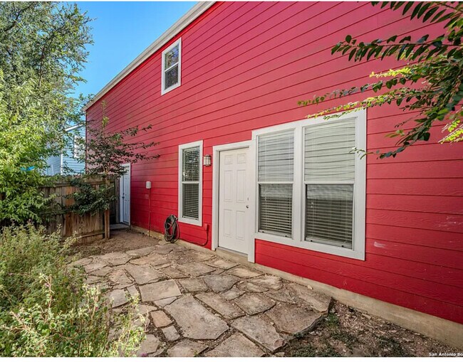 Building Photo - 418 Shadow Point