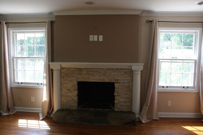 Building Photo - Charming 3BR House in Charlotte