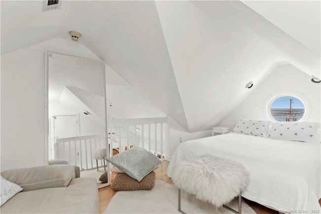 Building Photo - 4 Scofield Pl