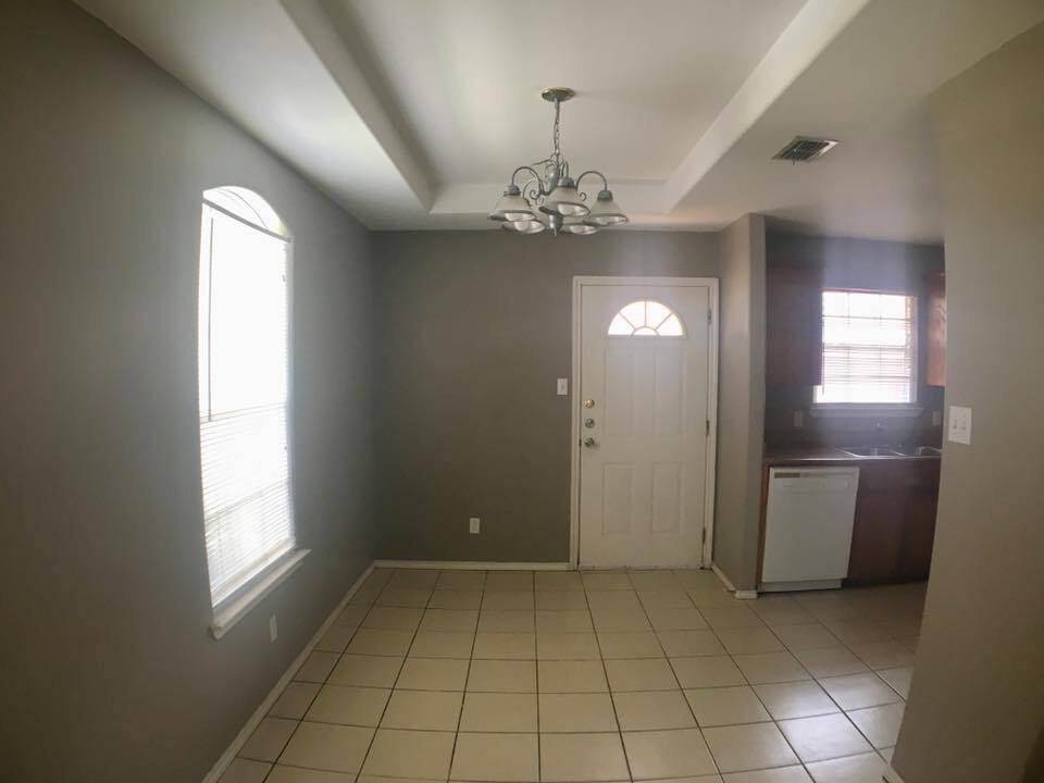 Building Photo - 1107 S Palm Dr