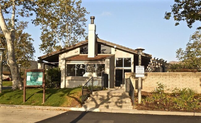 Building Photo - Stunning Newbury Park Home