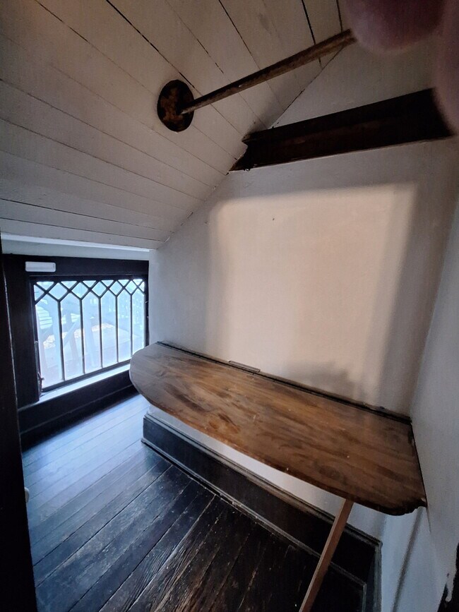 Building Photo - 852 Monroe Dr NE