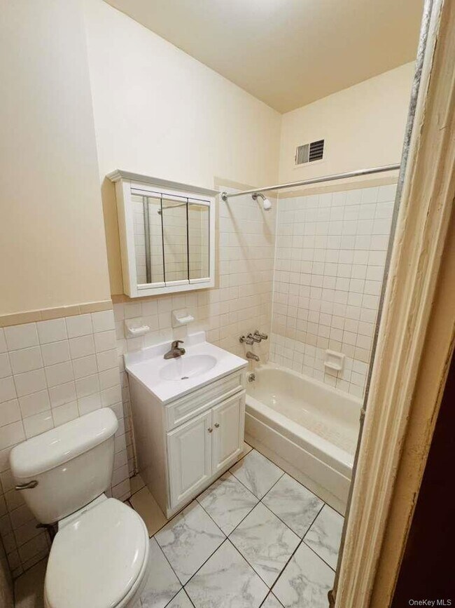 Building Photo - 732 Hancock St