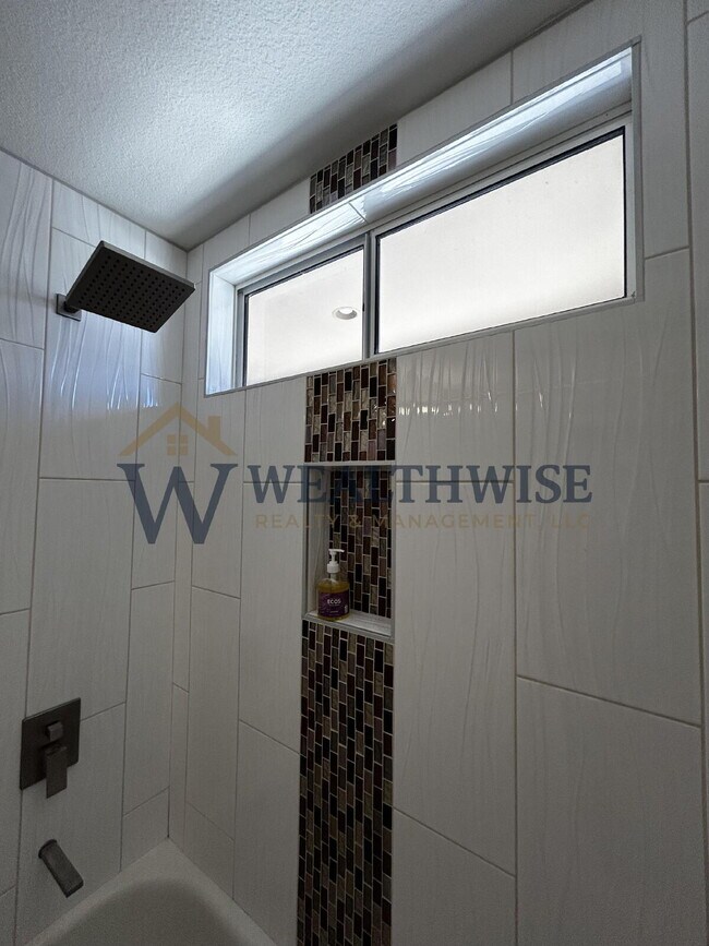 Building Photo - Luxurious 2 Bedroom 2 Bath Home for Rent in Sun City, Oro Valley 14286 N Wisteria Way, Oro Valley...