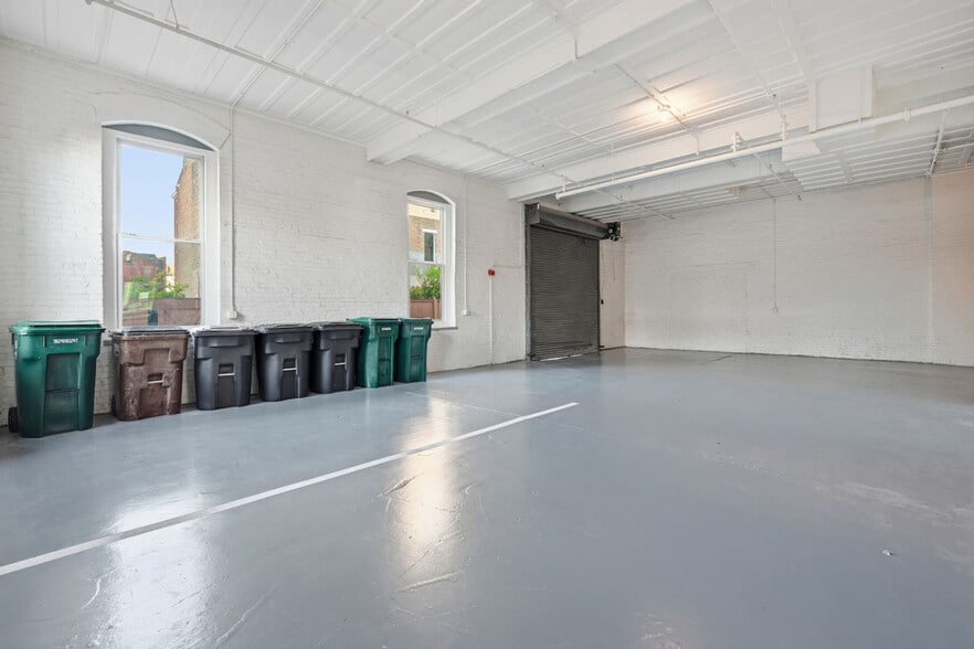 Building Photo - 222 W 15th St