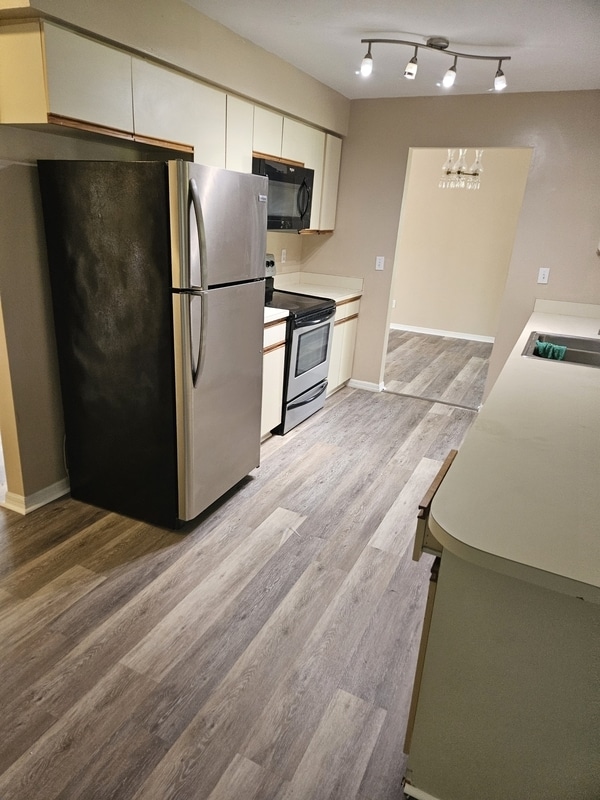 Building Photo - 13100 Brookshire Lake Blvd