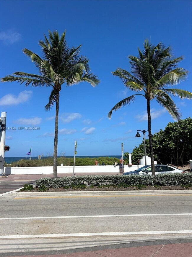 Building Photo - 2400 NE 9th St