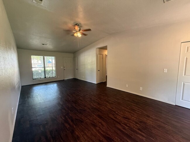 Building Photo - 3 Bd 1.5 Ba beautiful trees great backyard!!!