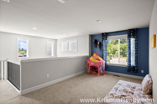 Building Photo - 11240 NW Elise Ln