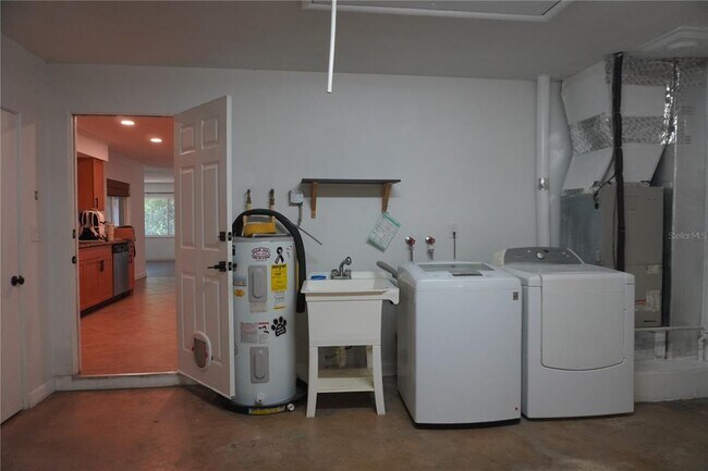 Building Photo - 401 Palm Springs Dr