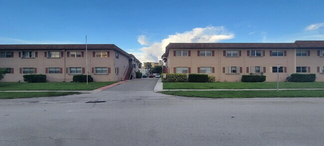 Primary Photo - 600 SW 2nd Ave