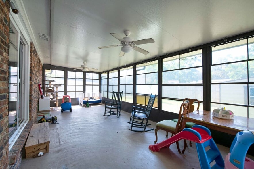 Building Photo - 1126 Coral Dr