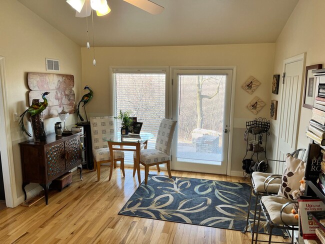 Building Photo - Spacious & Secluded 2BR/2BA Wauwatosa Sing...