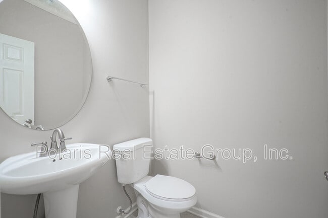 Building Photo - 4084 Weston Pointe Dr