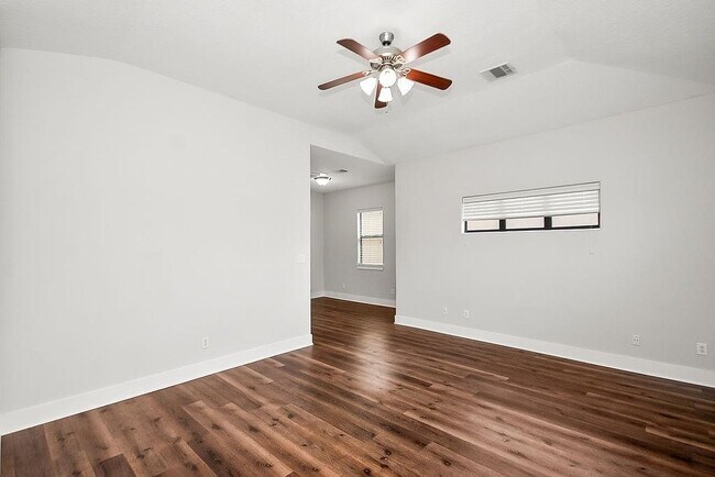 Building Photo - 1121 W 17th St