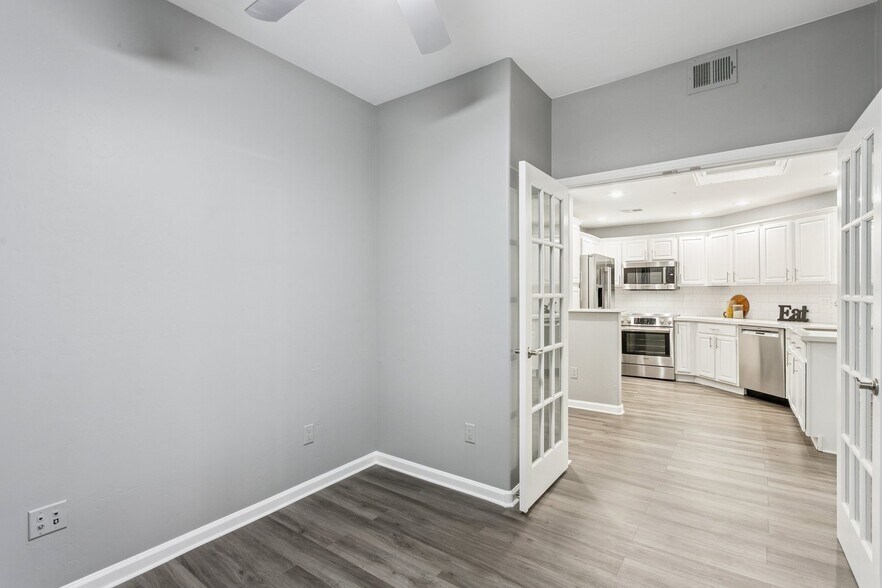 Building Photo - 14000 N 94th St