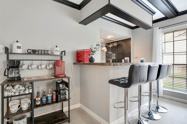 Building Photo - 1523 Saddlecreek Dr