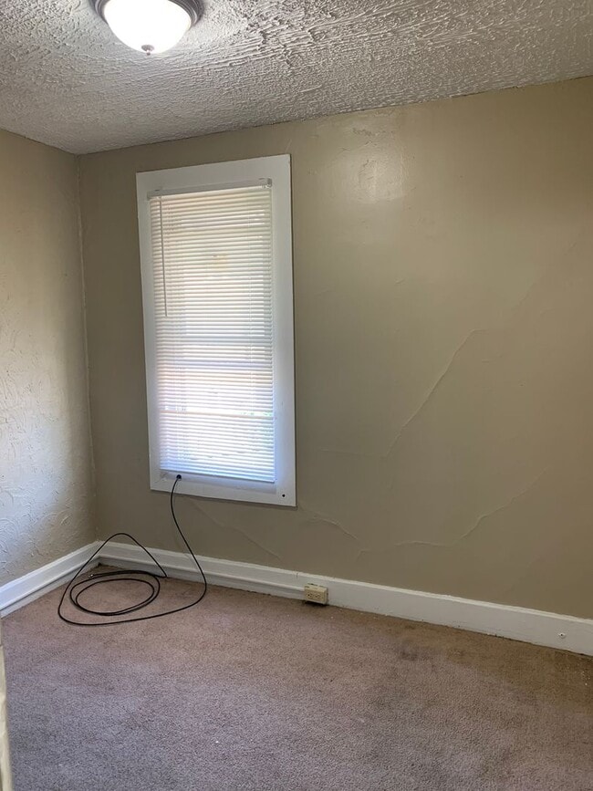 Building Photo - Recently updated Reading City 2 bedroom to...