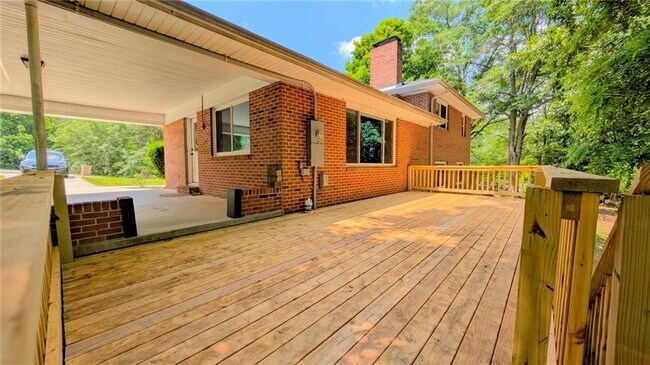 Building Photo - 3318 Hilltop Cir