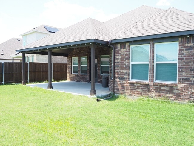 Building Photo - Must See 4 Bed 3 Bath Home in Aubrey