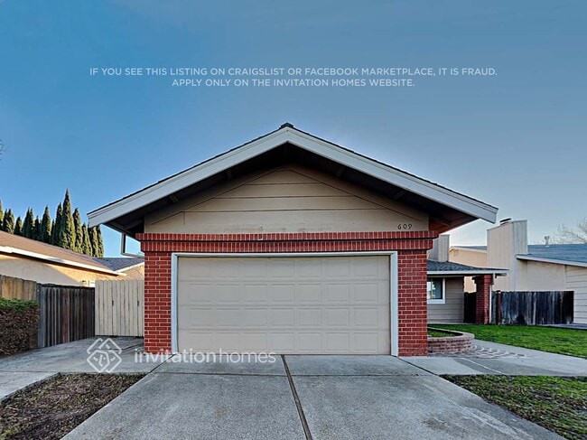 Building Photo - 609 Crested Dr