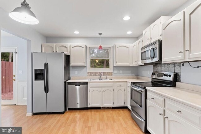 Building Photo - 1142 Redwood Dr
