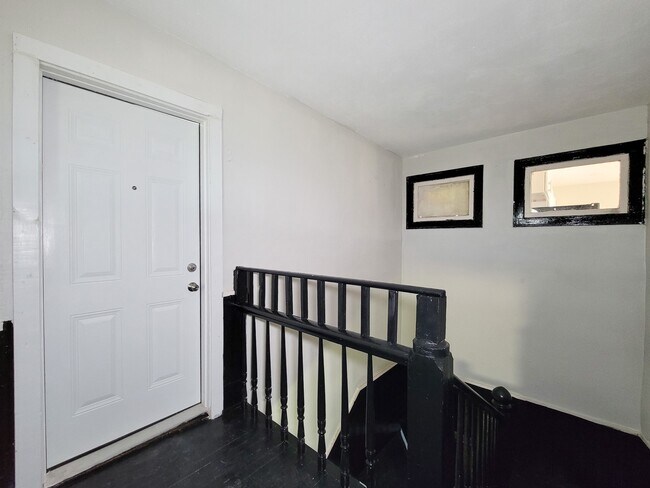 Building Photo - 711 Ave A Ave