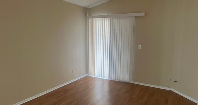 Building Photo - 2 BETHROOMS 2 BATHROOMS  2 CAR GARAGE HOUSE AVAILABLE FOR RENT