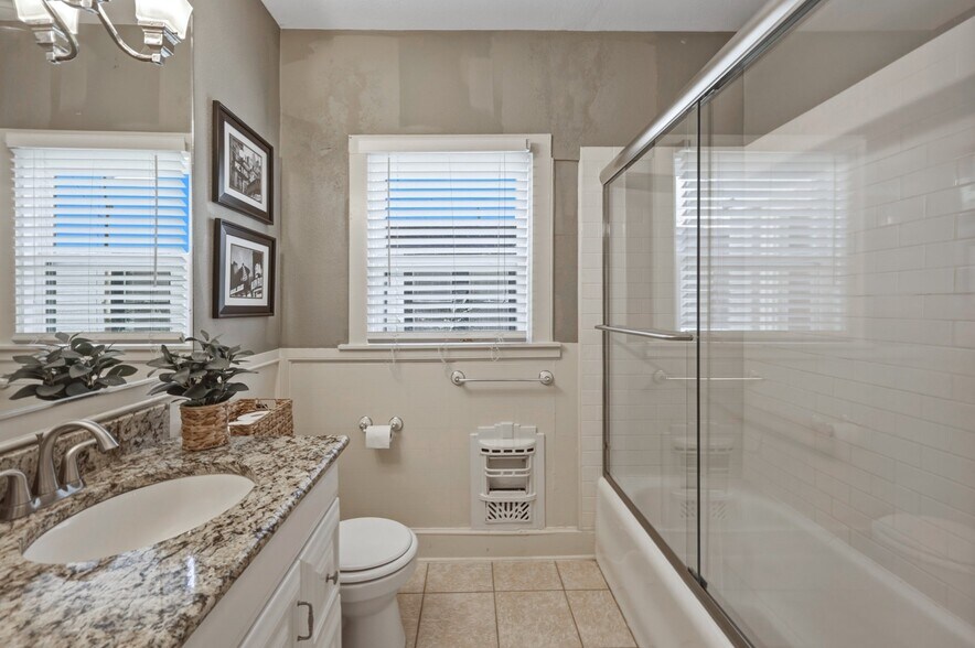 Building Photo - 3325 Park Ridge Blvd