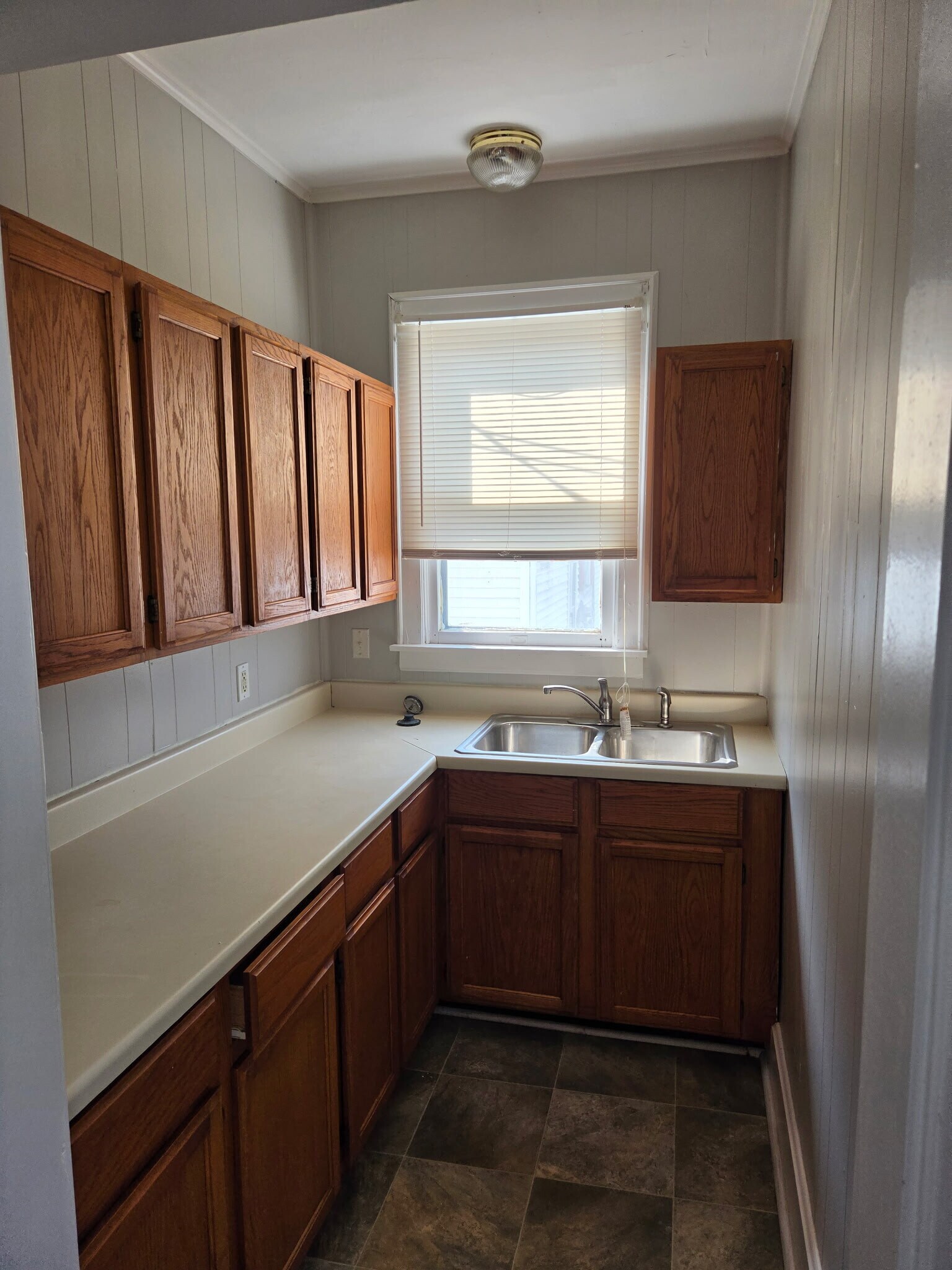 Kitchen - 802 N Governor St