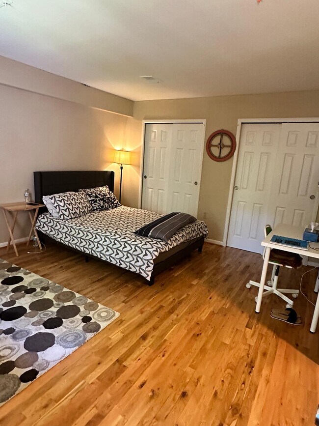 Building Photo - 4933 Casimir St