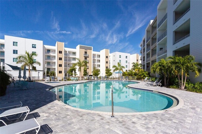 Building Photo - 1709 N Tamiami Trl