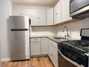 Building Photo - 128 College Dr